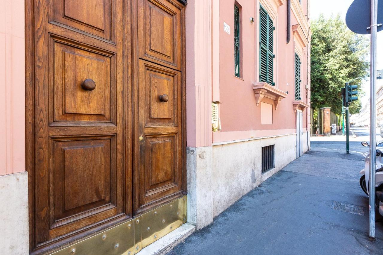 Iron Cityaus Termini Roma Exterior foto